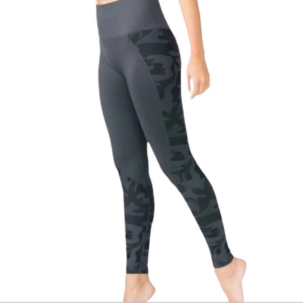 ZYIA Active Camo Leggings